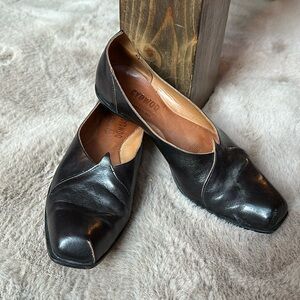 Sculptural kitten heel